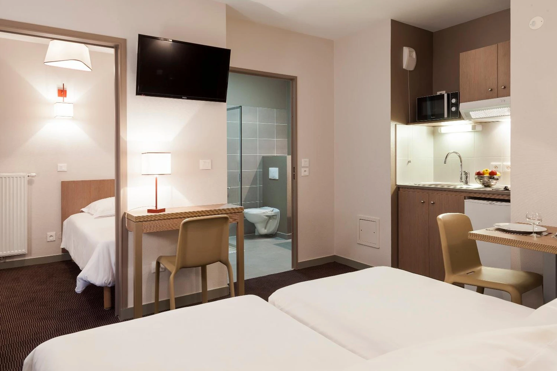 Magnifique chambre pour un séminaire d'entreprise à Nehô Suites Porte de Genève - Gare Annemasse - Annemasse