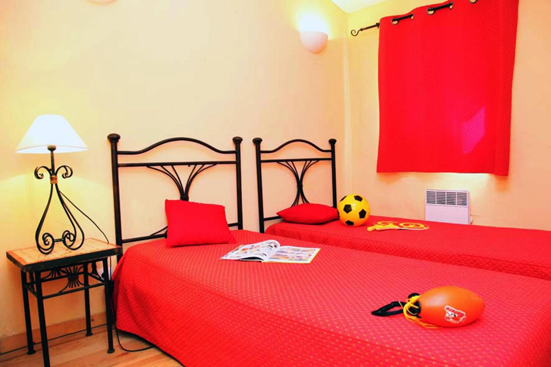 Magnifique chambre pour un séminaire d'entreprise à Résidence Néméa les Portes des Cévennes - Sauve