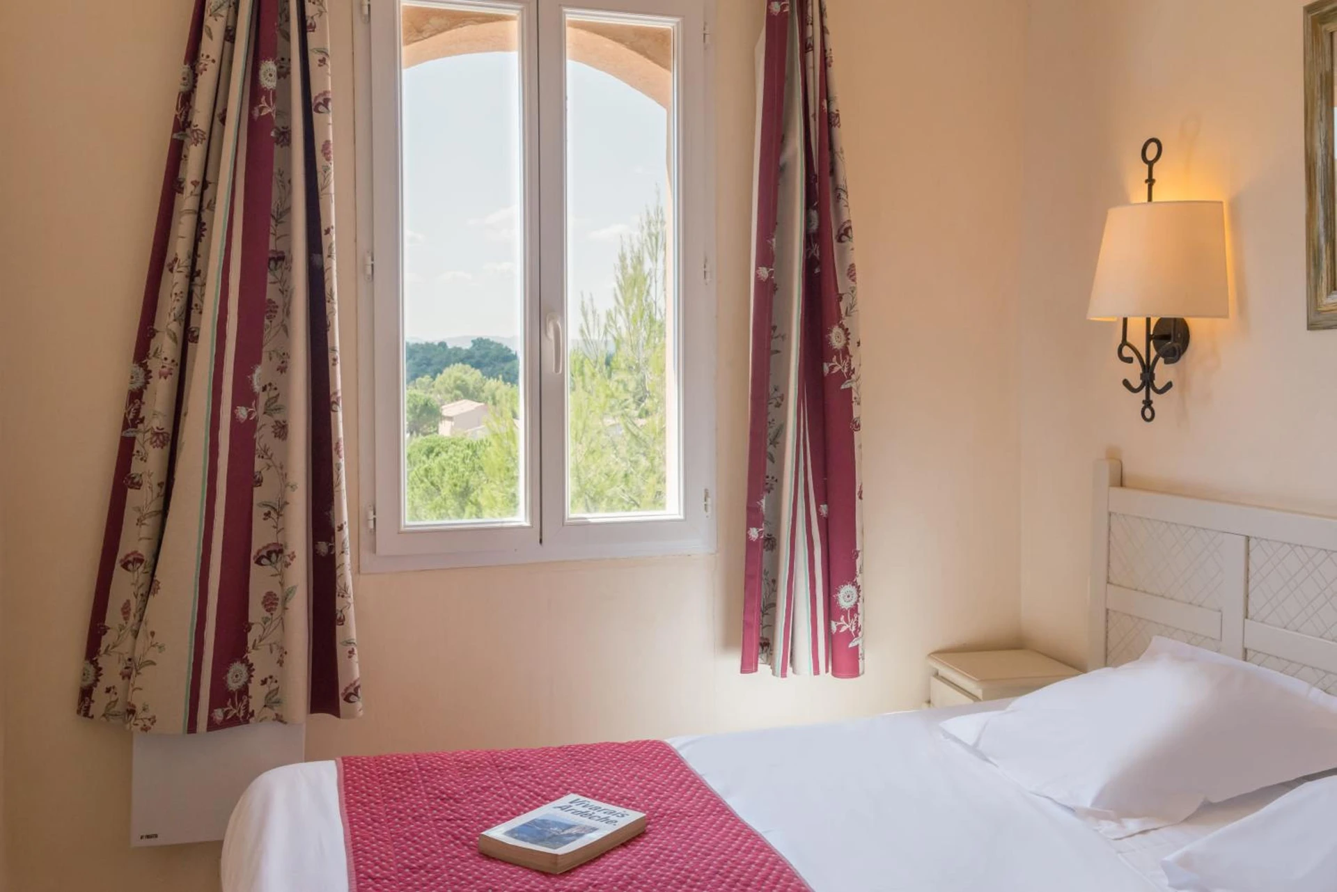 Chambre disponible pour un séminaire d'entreprise à Village Pierre & Vacances Le Rouret - Grospierres