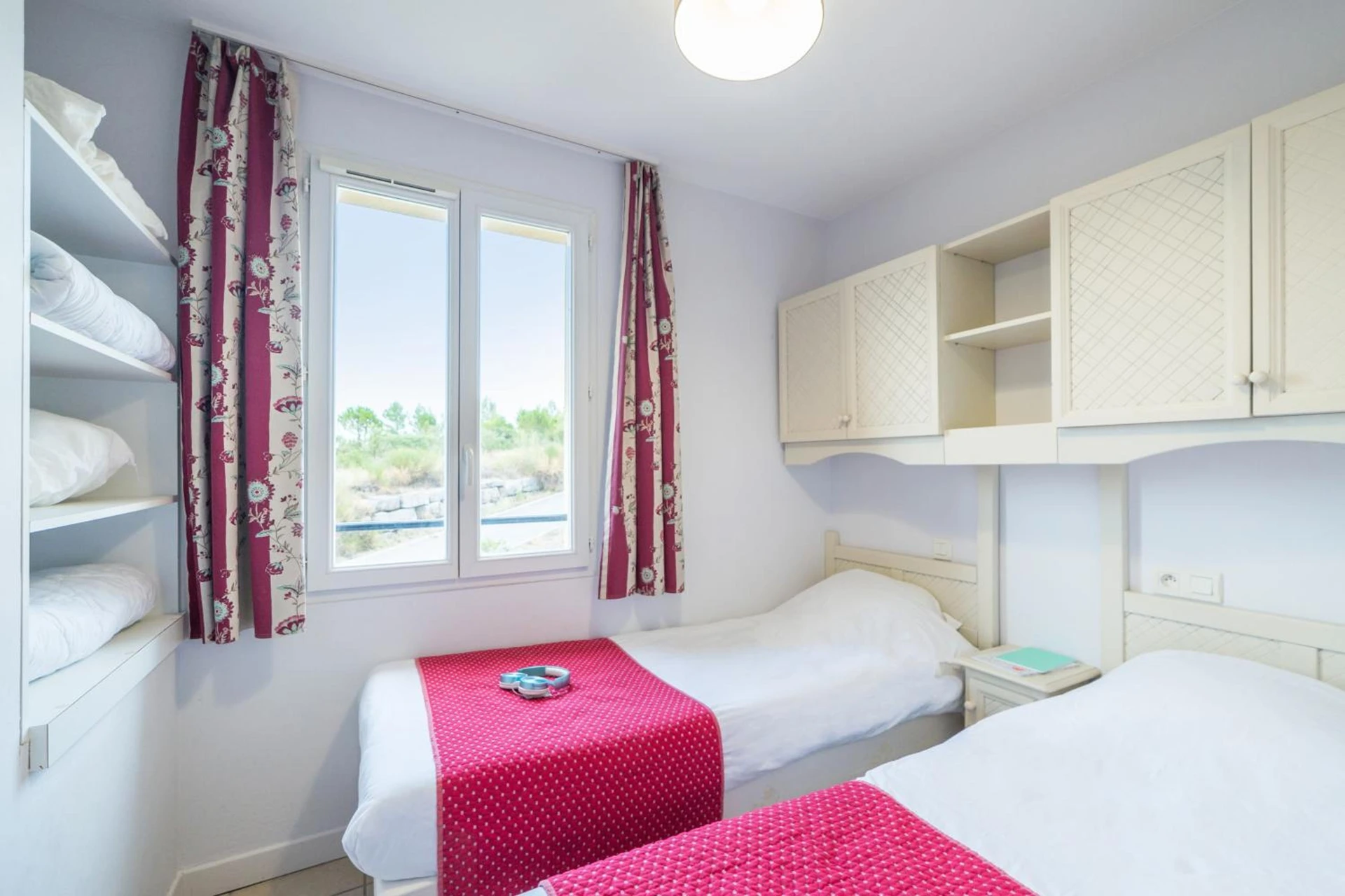 Chambre disponible pour un séminaire d'entreprise à Village Pierre & Vacances Le Rouret - Grospierres