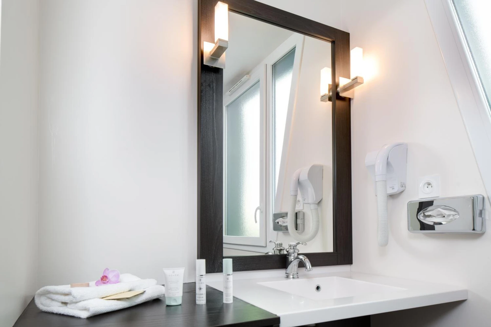 Magnifique chambre pour un séminaire d'entreprise à Seven Urban Suites Nantes Centre - Nantes