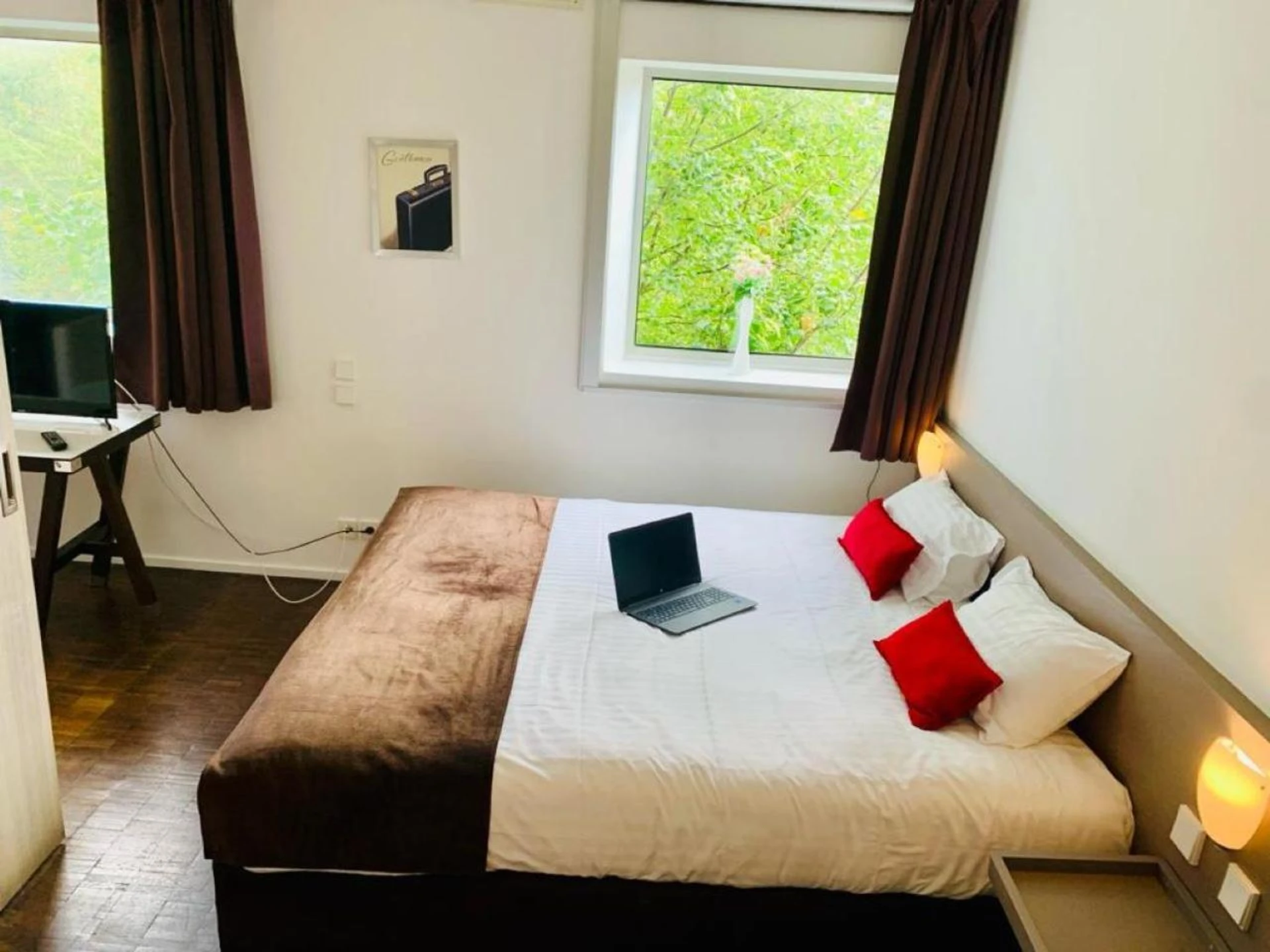 Chambre disponible pour un séminaire d'entreprise à Standing Hotel Suites by Actisource - Roissy-en-France