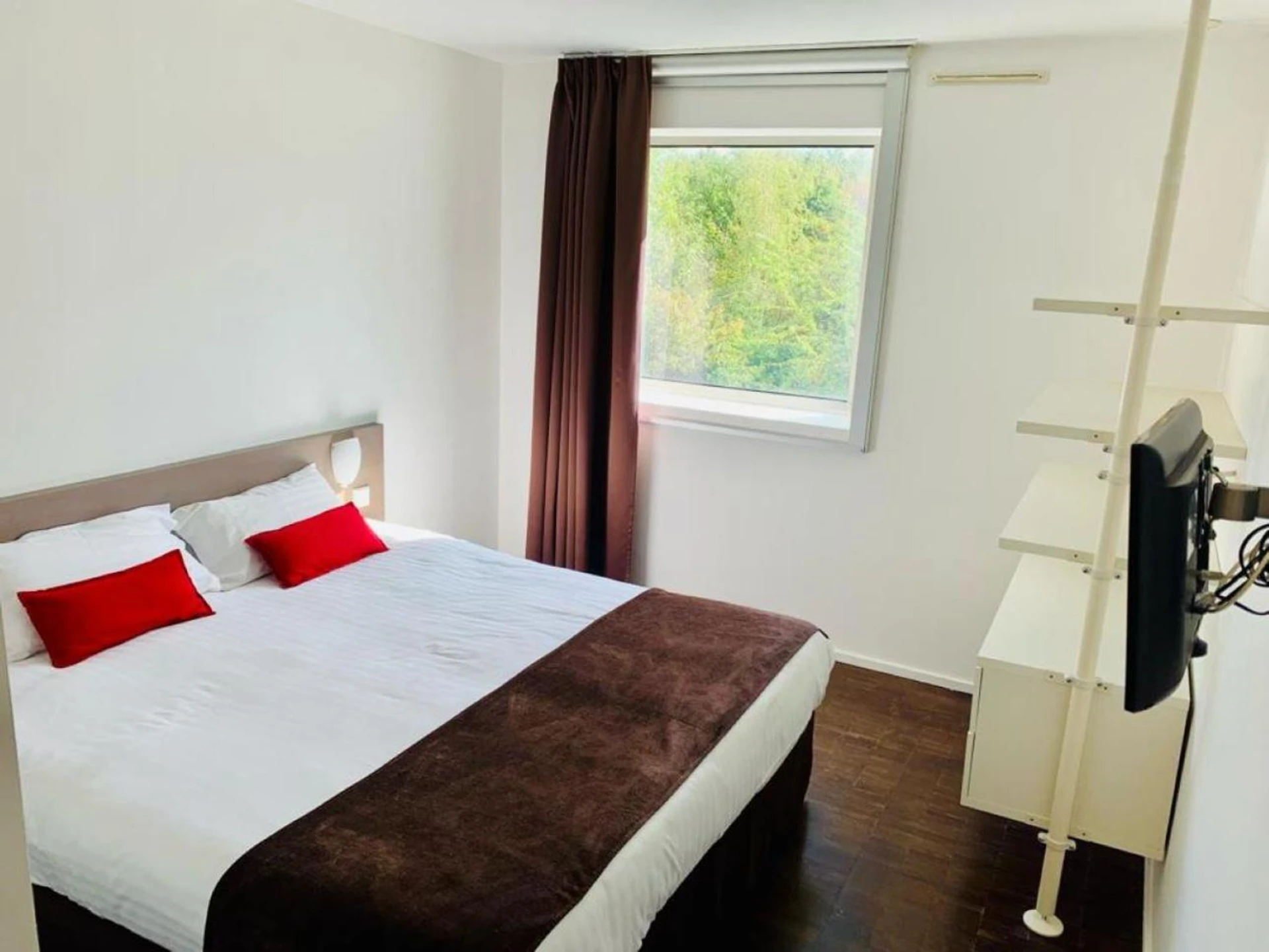 Magnifique chambre pour un séminaire d'entreprise à Standing Hotel Suites by Actisource - Roissy-en-France
