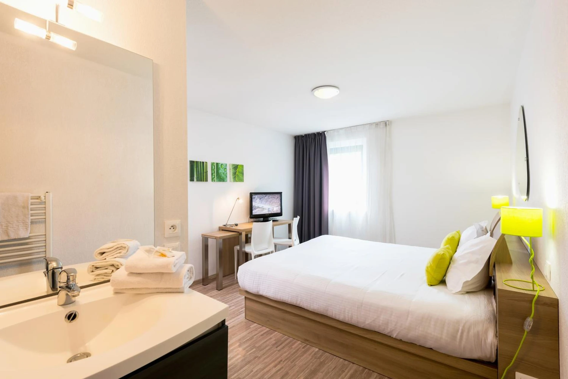 Ambiance de travail pour séminaire d'entreprise à Ténéo Apparthotel Bordeaux Mérignac - Aéroport - Mérignac