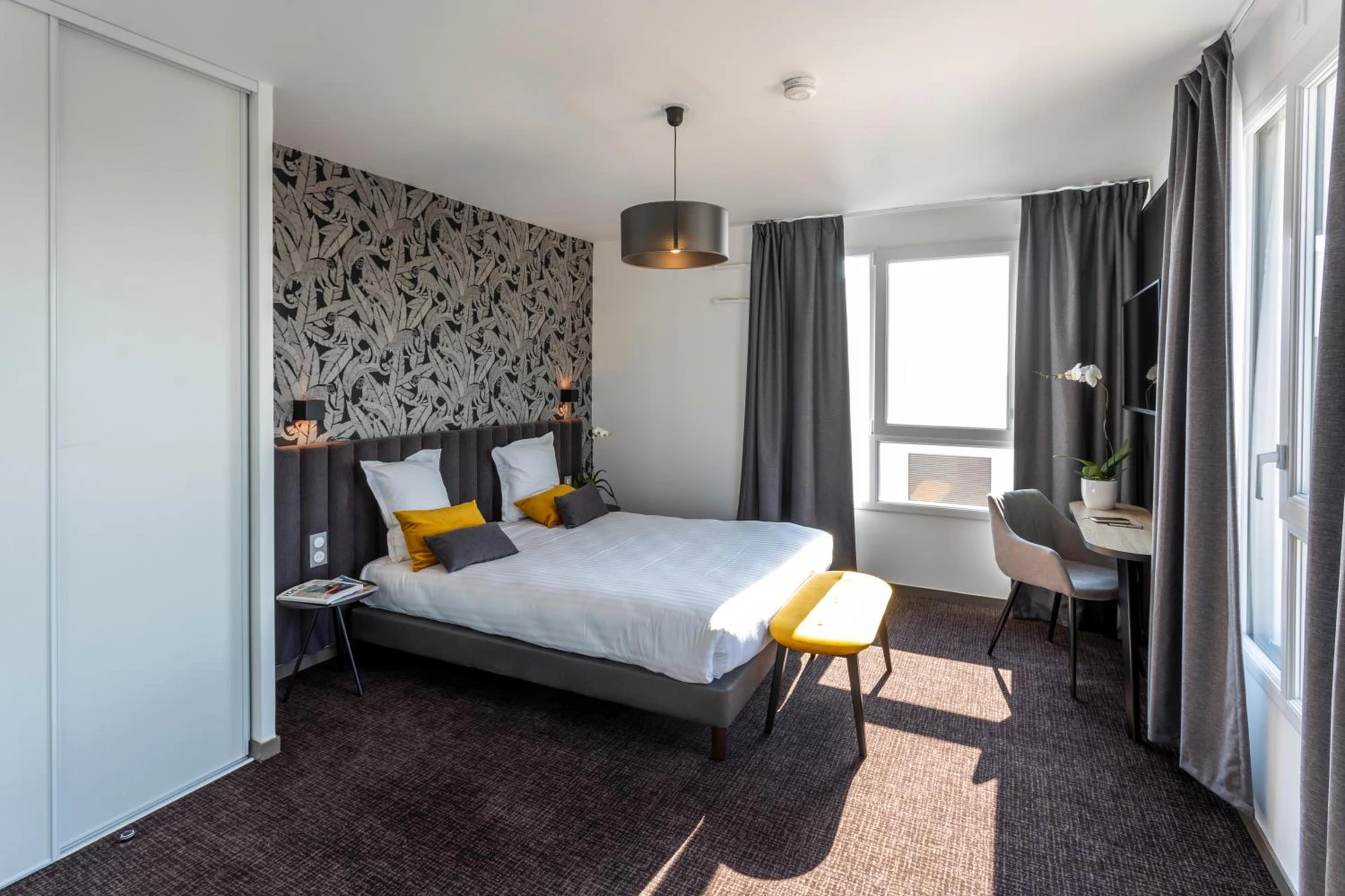 Chambre disponible pour un séminaire d'entreprise à Nemea Appart Hotel Europe Velizy Villacoublay - Vélizy-Villacoublay