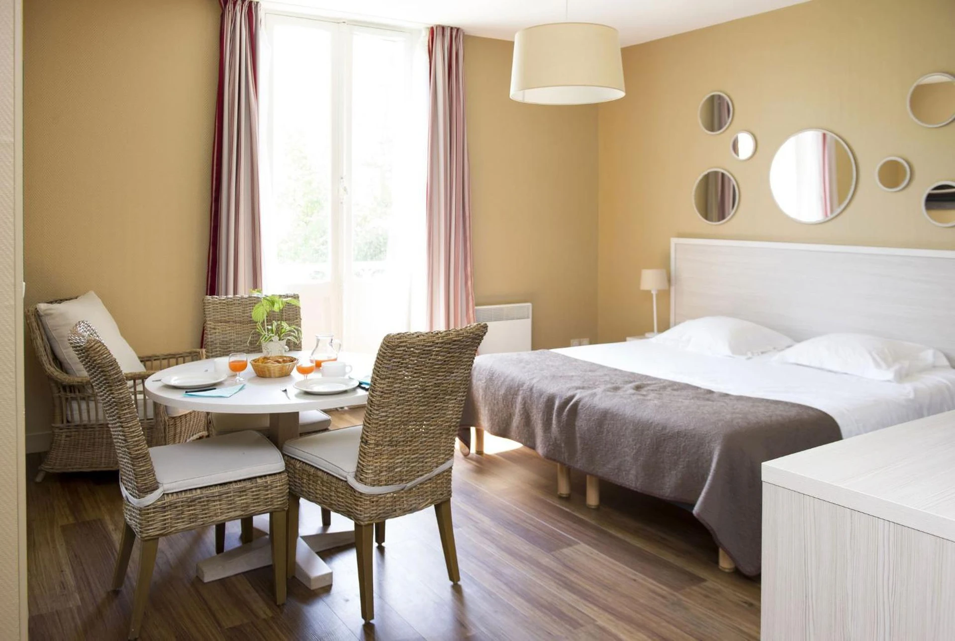 Chambre disponible pour un séminaire d'entreprise à Résidence de Tourisme Vacances Bleues Villa Regina - Arcachon