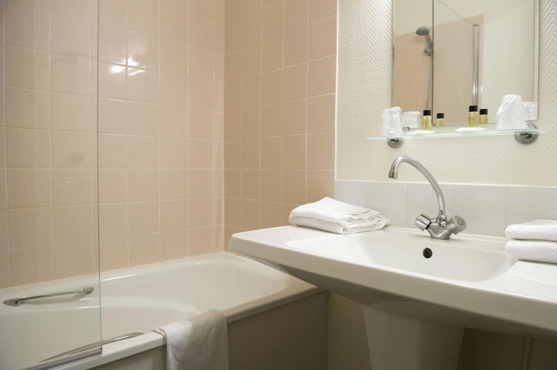 Chambre disponible pour un séminaire d'entreprise à Résidence de Tourisme Vacances Bleues Villa Regina - Arcachon