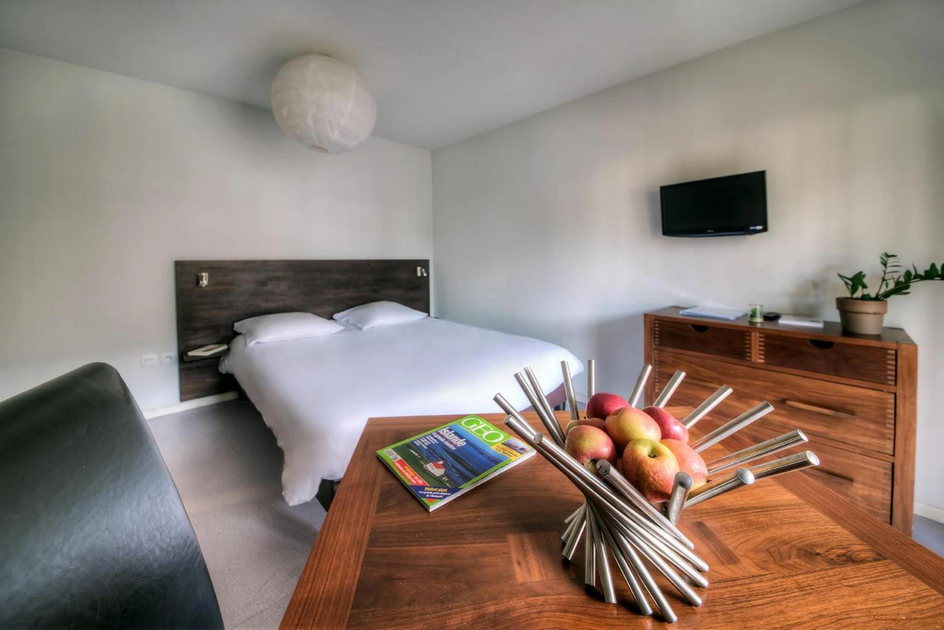 Chambre disponible pour un séminaire d'entreprise à Zenitude Hôtel-Résidences l'Acacia Lourdes - Lourdes
