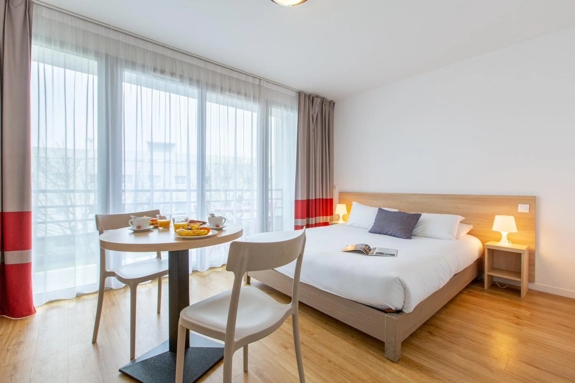 Magnifique chambre pour un séminaire d'entreprise à Zenitude Hôtel-Résidences Le Mans Novaxis - Le Mans