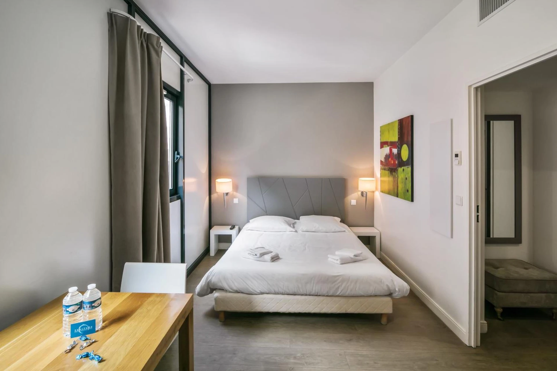 Chambre disponible pour un séminaire d'entreprise à Zenitude Hôtel-Résidences Lorda - Lourdes