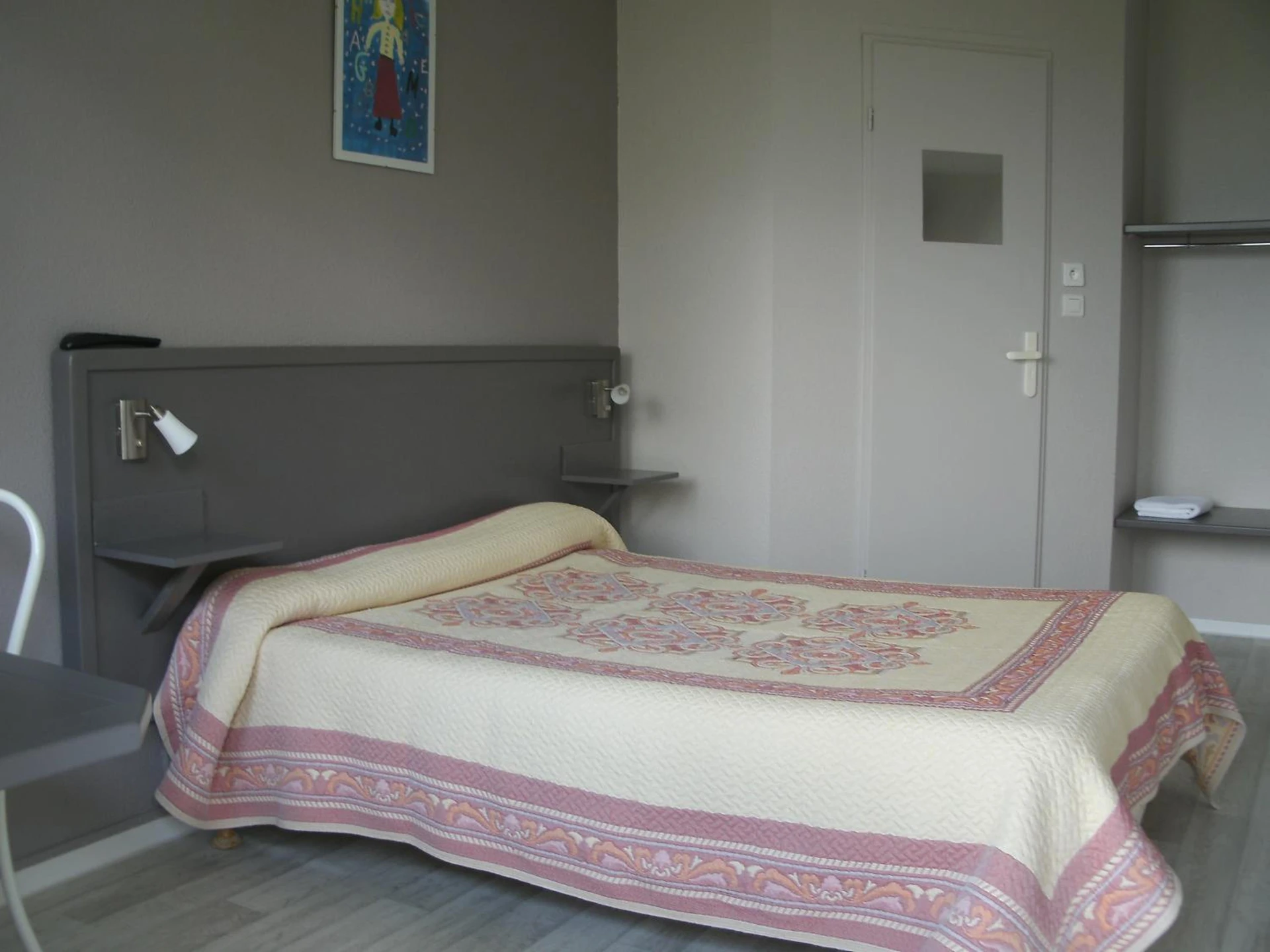 Chambre disponible pour un séminaire d'entreprise à Riv'Hotel - Maleville