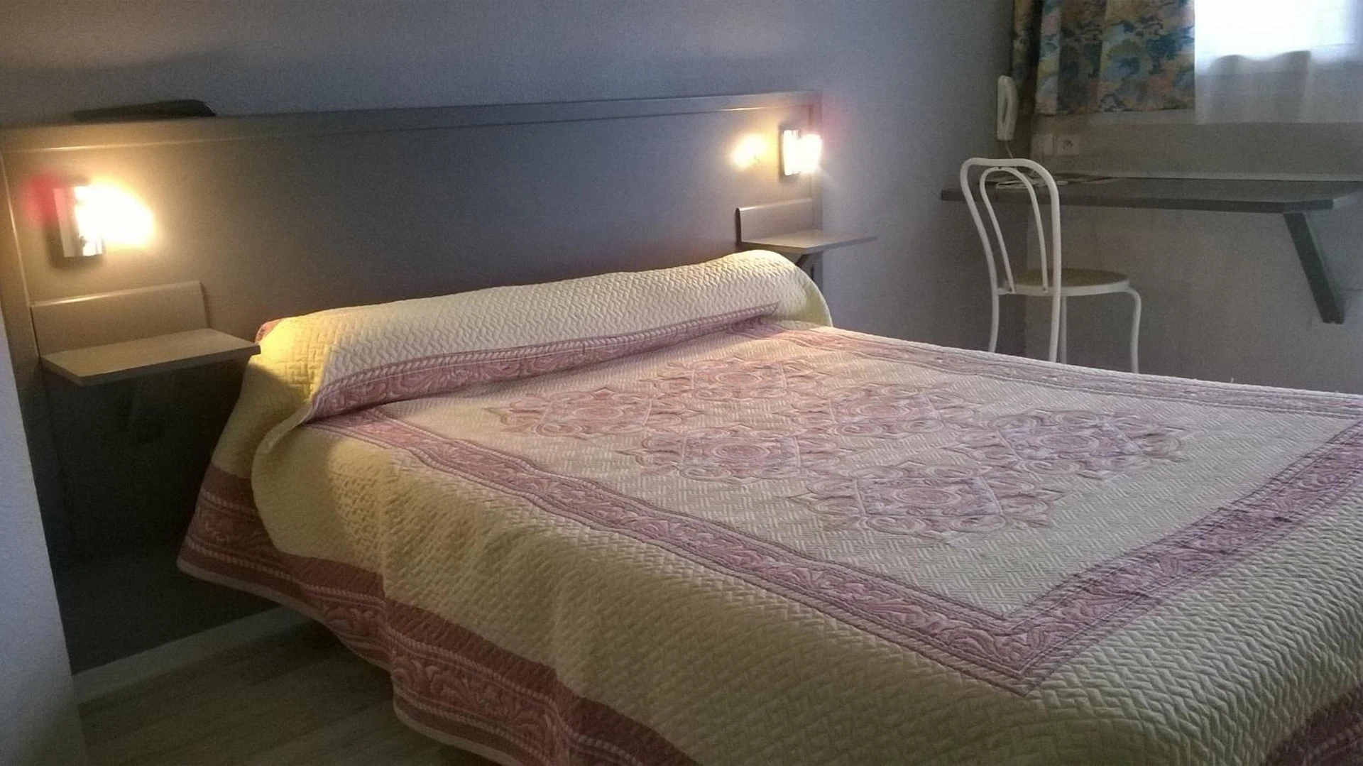 Chambre disponible pour un séminaire d'entreprise à Riv'Hotel - Maleville