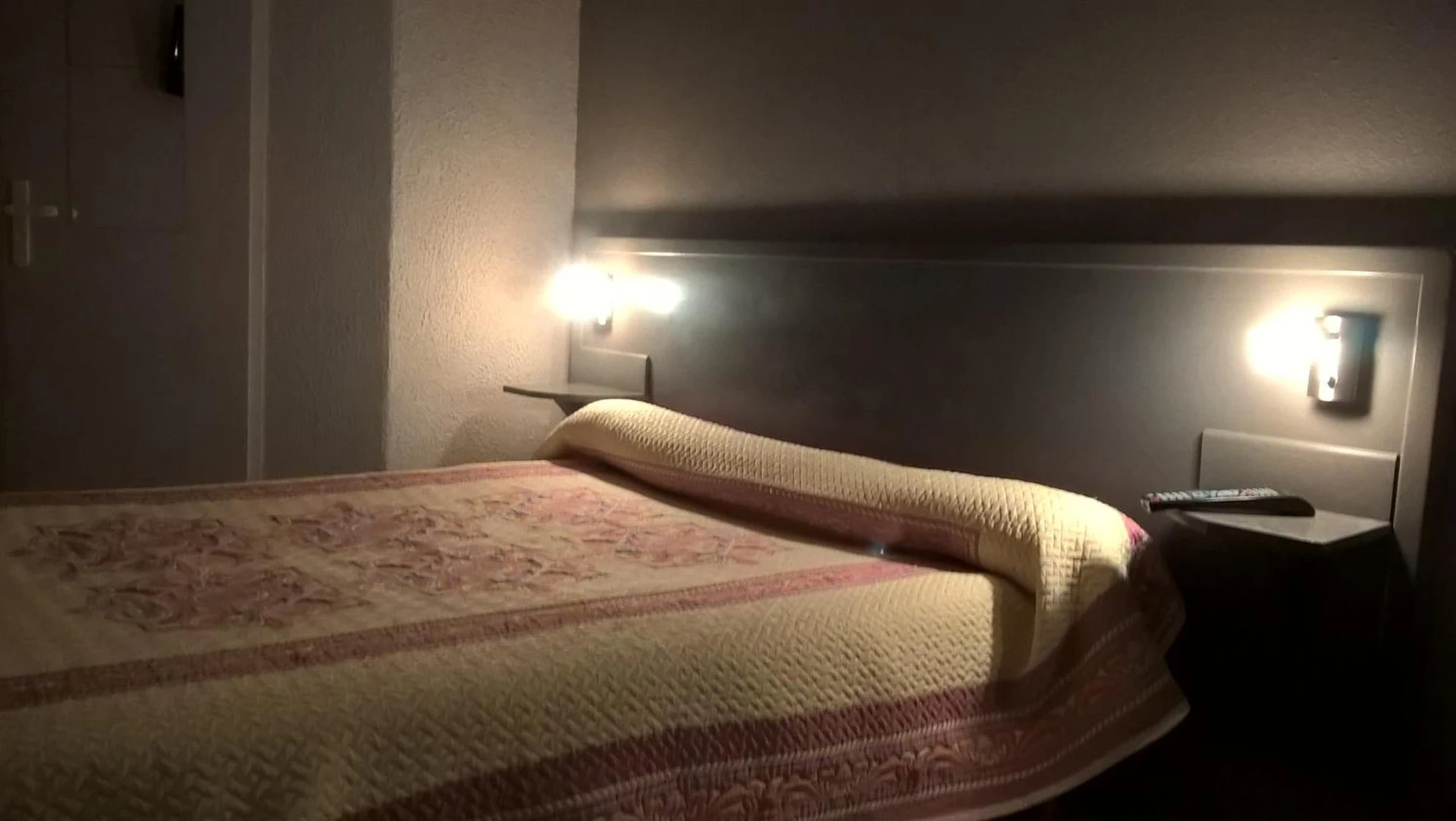 Chambre disponible pour un séminaire d'entreprise à Riv'Hotel - Maleville