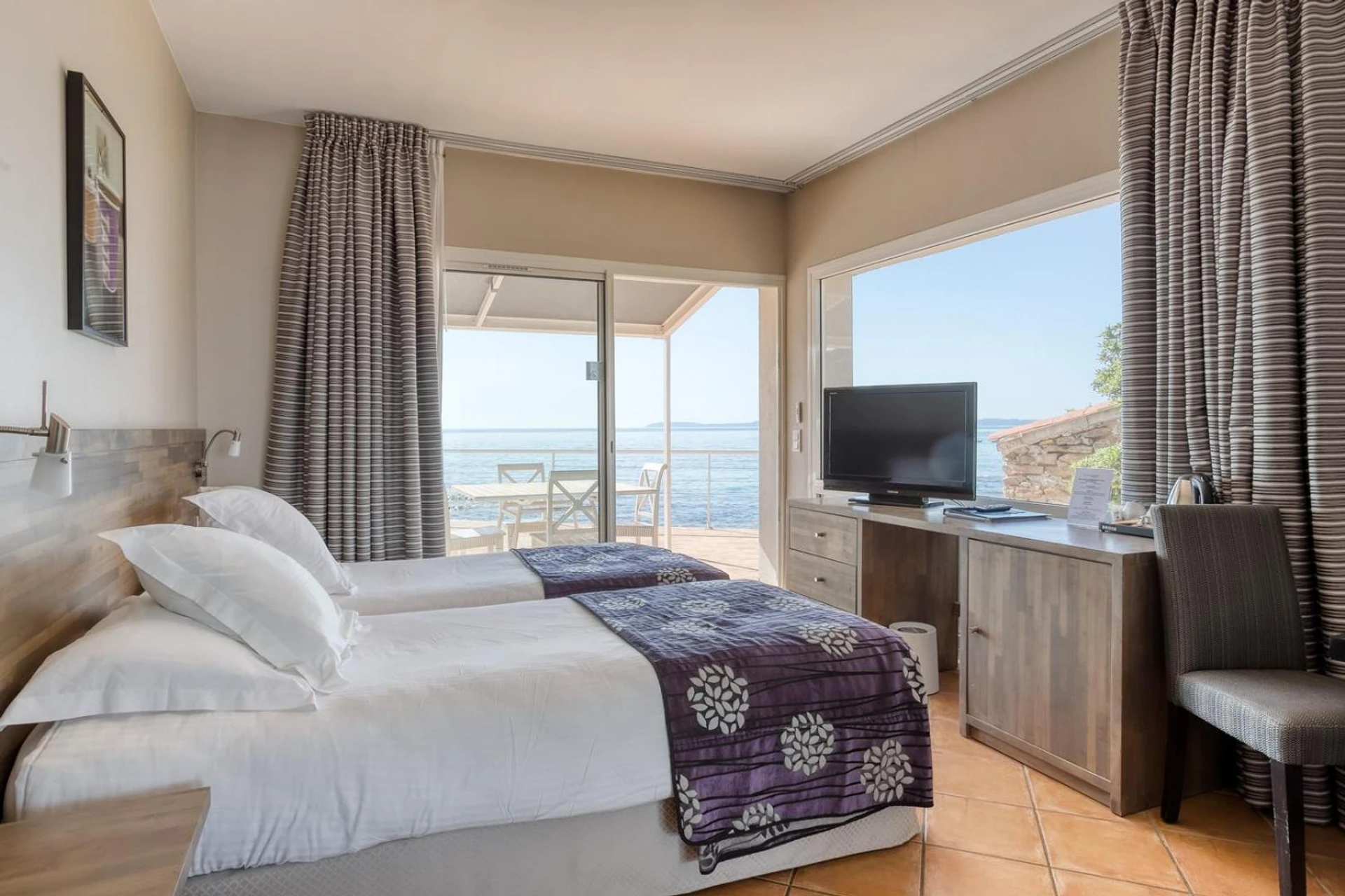Chambre disponible pour un séminaire d'entreprise à Roc Hotel - Hôtel 4 étoiles les pieds dans l'eau - Le Lavandou