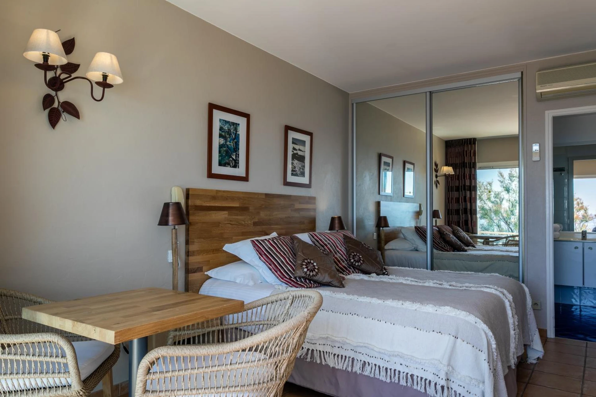 Chambre disponible pour un séminaire d'entreprise à Roc Hotel - Hôtel 4 étoiles les pieds dans l'eau - Le Lavandou