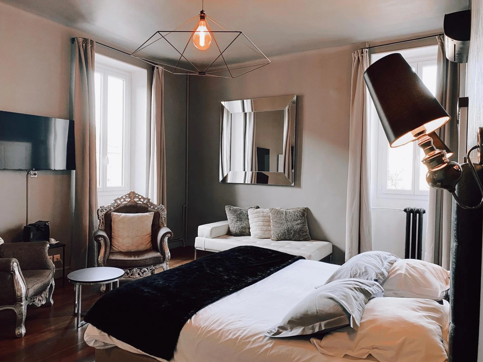 Chambre disponible pour un séminaire d'entreprise à Royal Hôtel - Nîmes