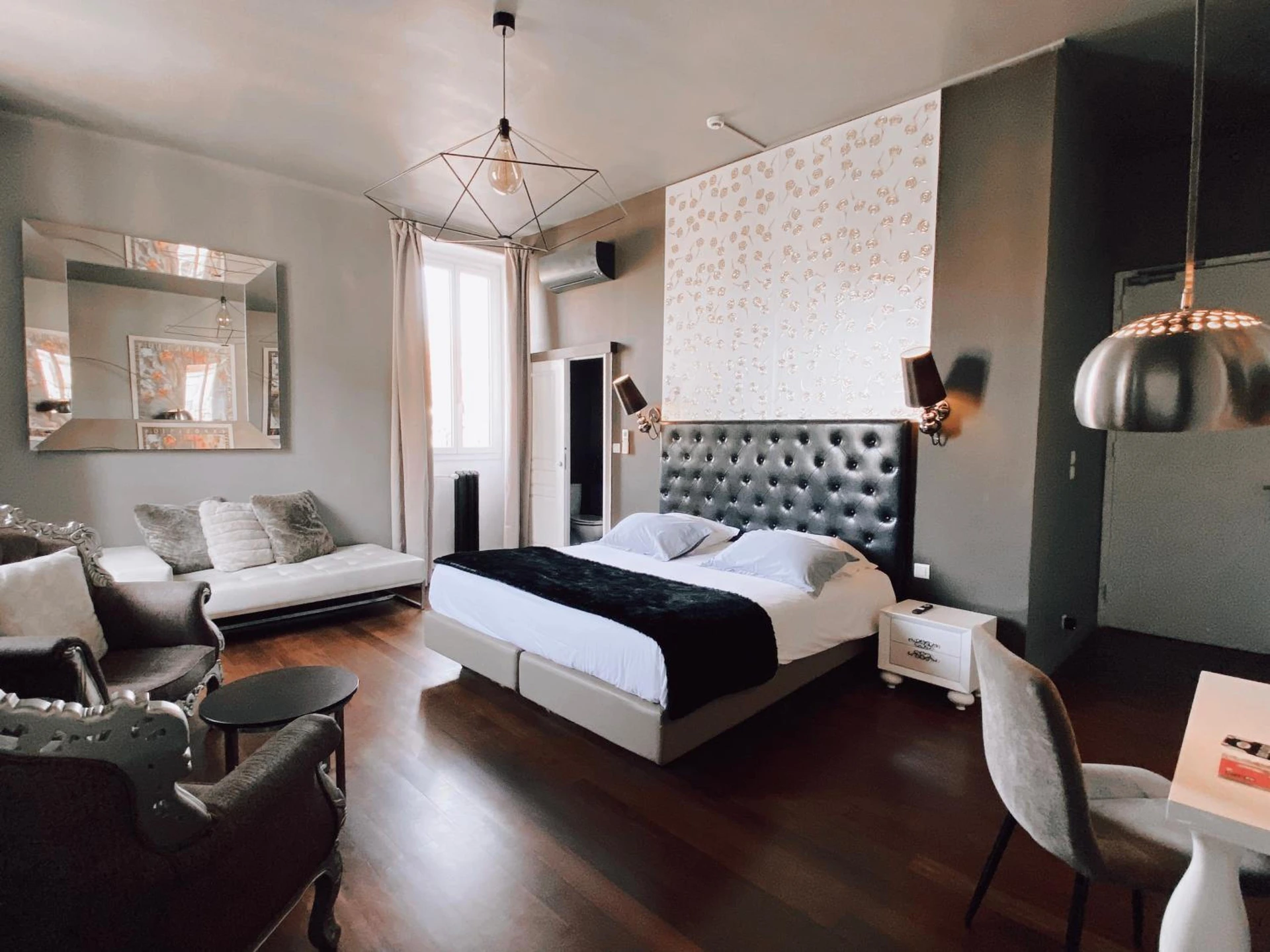 Chambre disponible pour un séminaire d'entreprise à Royal Hôtel - Nîmes