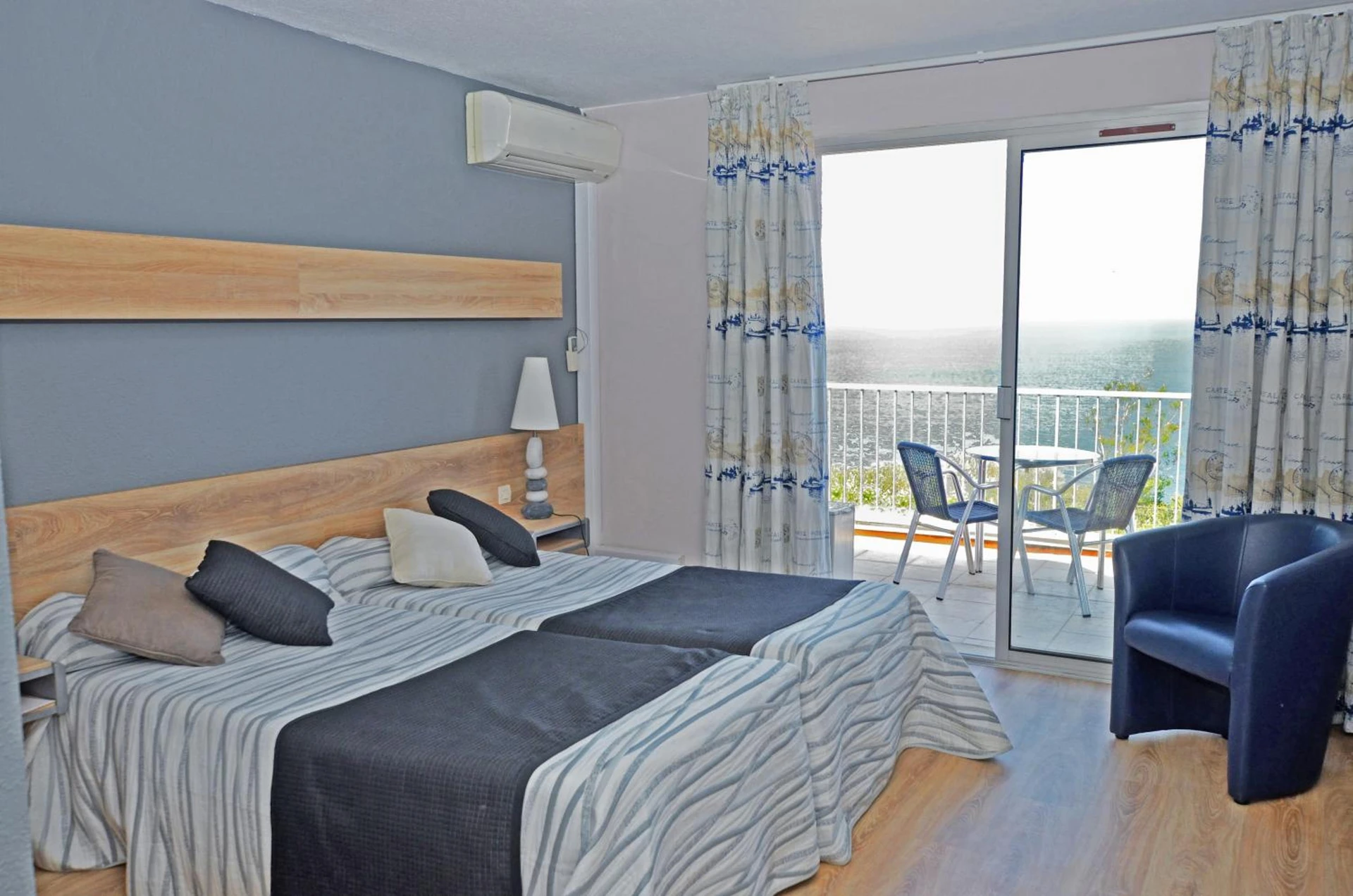 Ambiance de travail pour séminaire d'entreprise à Logis Hotel Solhotel - Banyuls-sur-Mer