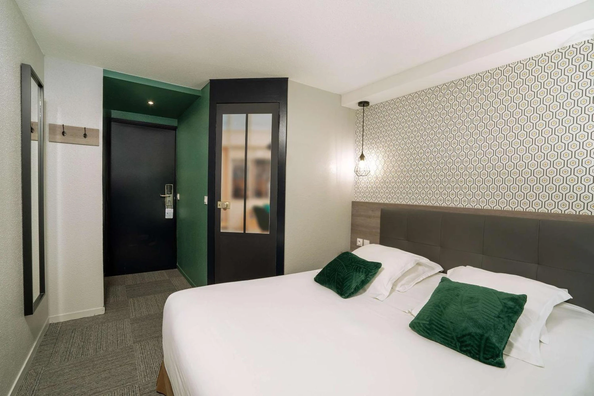 Chambre disponible pour un séminaire d'entreprise à Sure Hotel by Best Western Rouvignies Valenciennes - Valenciennes