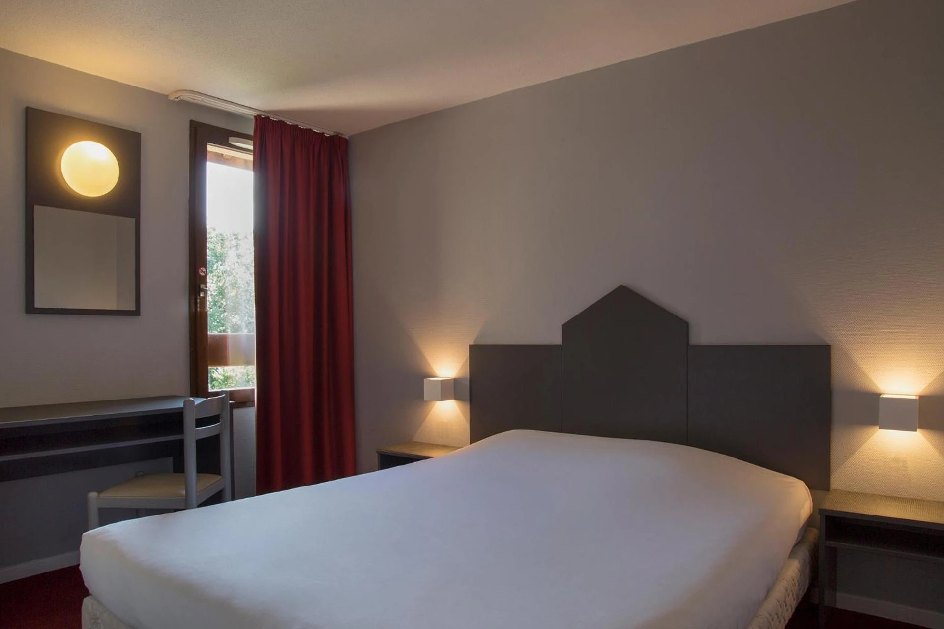 Chambre disponible pour un séminaire d'entreprise à The Originals City, Hôtel Amys, Tarbes Sud - Odos
