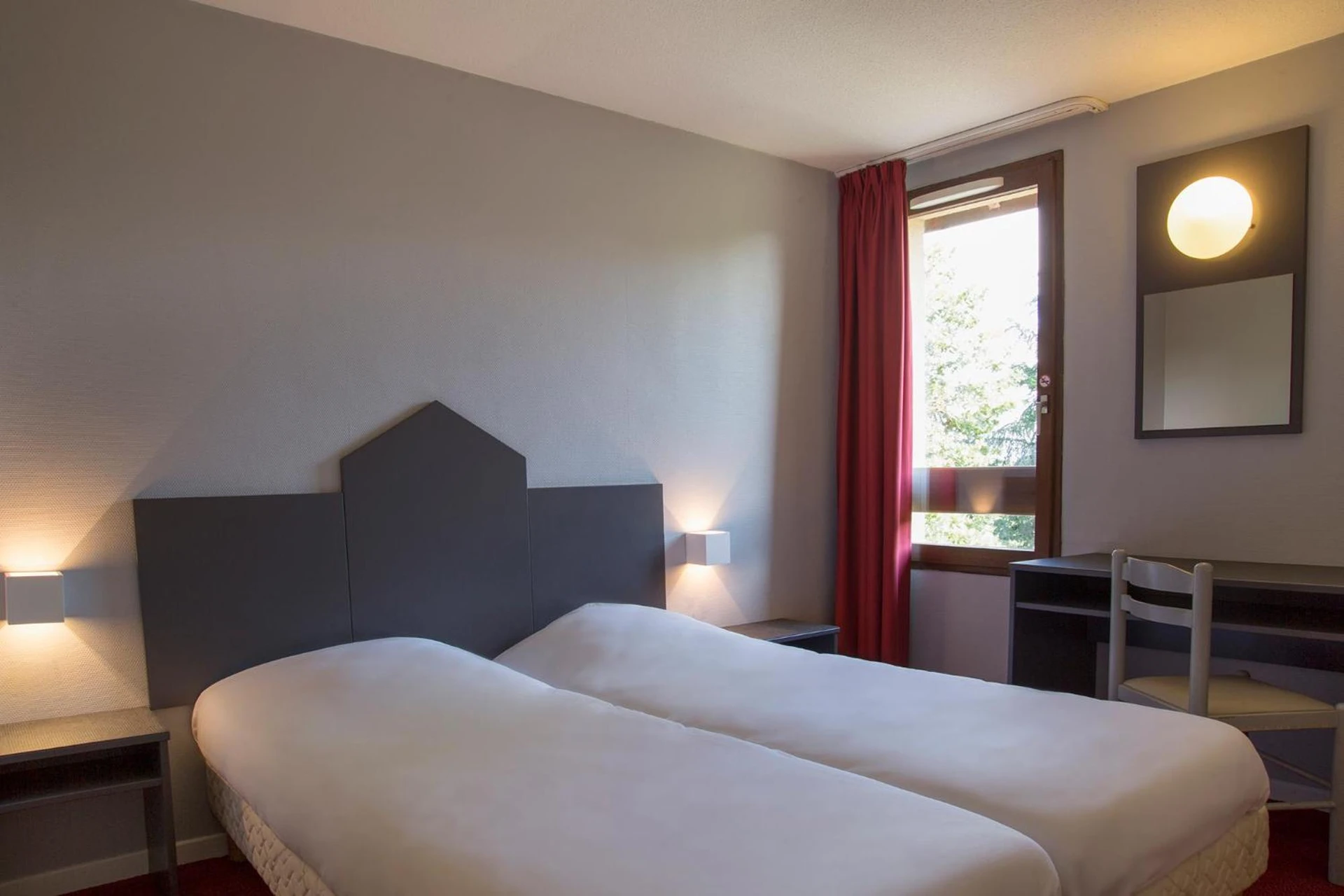 Chambre disponible pour un séminaire d'entreprise à The Originals City, Hôtel Amys, Tarbes Sud - Odos