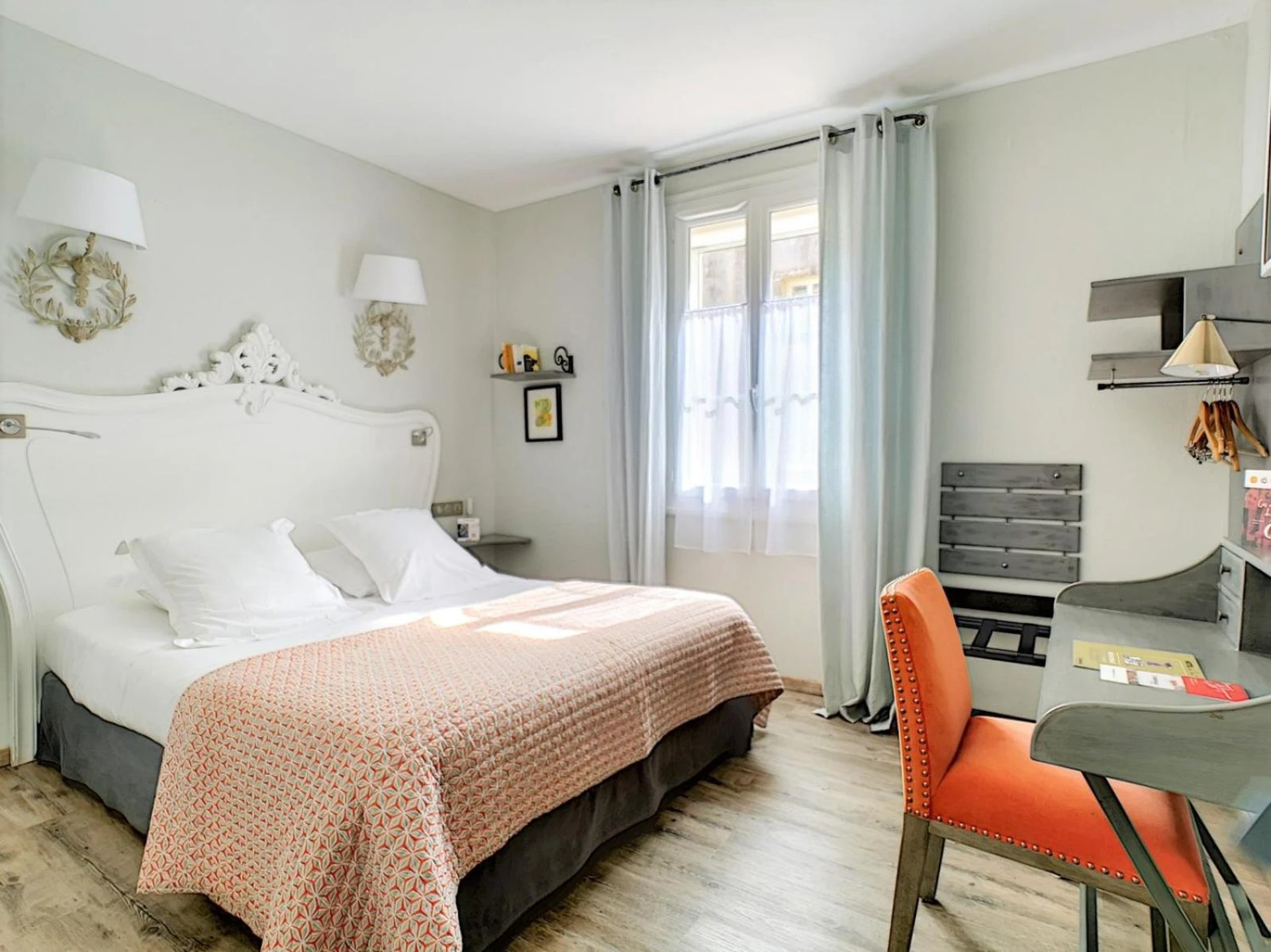 Chambre disponible pour un séminaire d'entreprise à The Originals Boutique, Hôtel du Parc, Cavaillon - Cavaillon