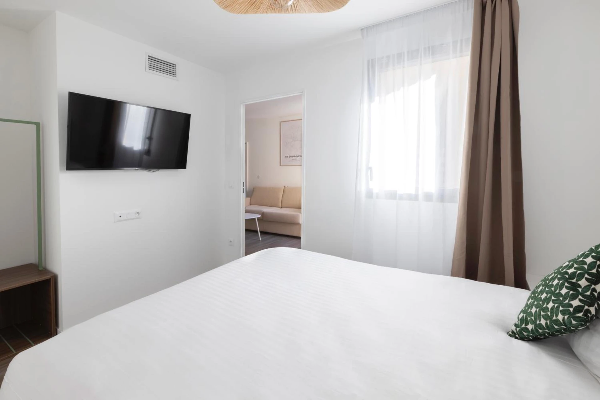 Chambre disponible pour un séminaire d'entreprise à The Originals Résidence Aix Schuman - Aix-en-Provence