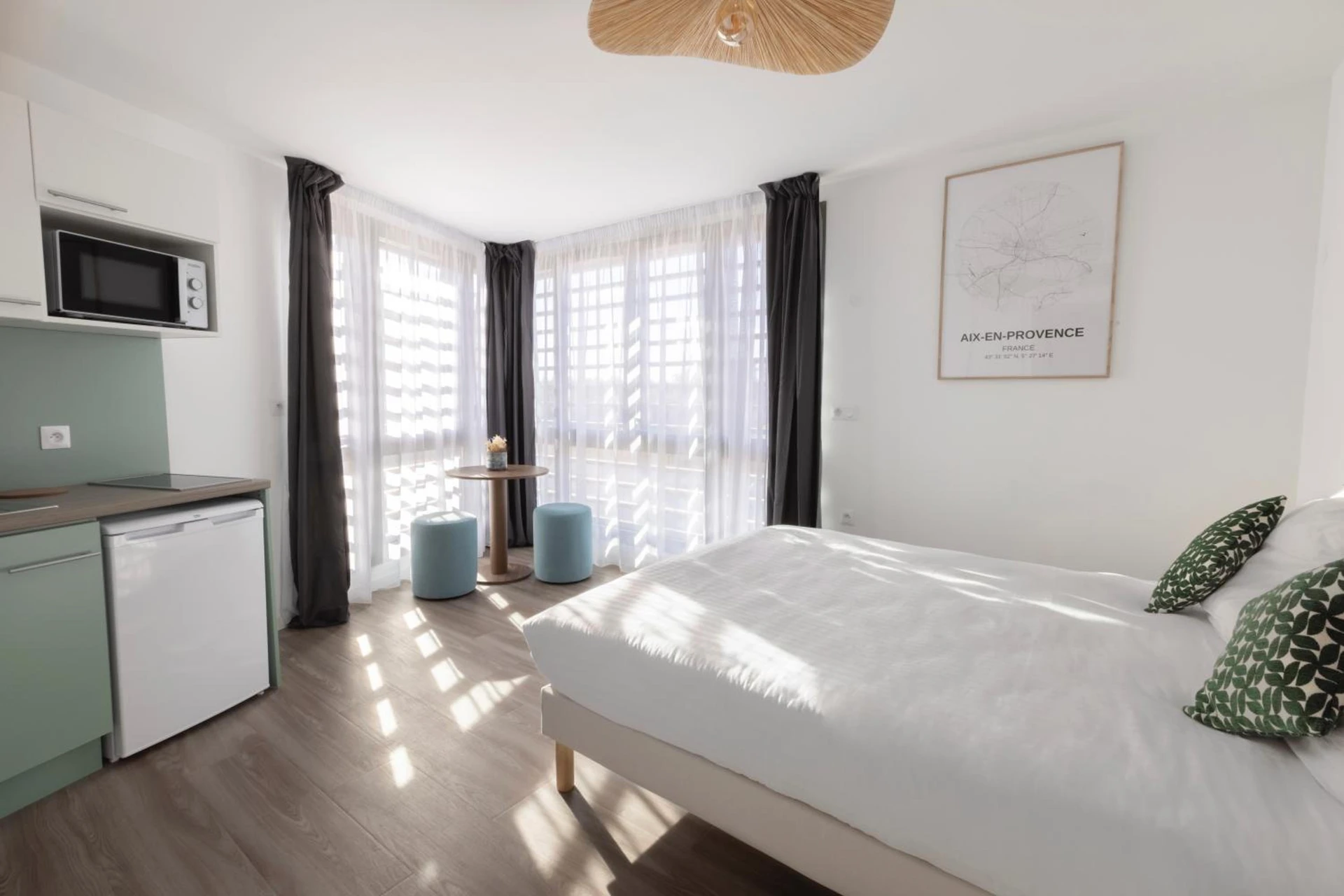 Magnifique chambre pour un séminaire d'entreprise à The Originals Résidence Aix Schuman - Aix-en-Provence