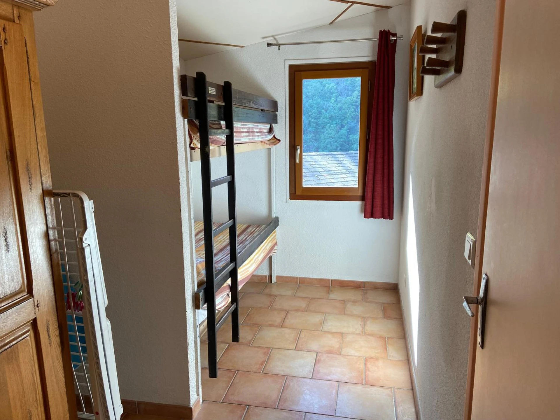 Chambre disponible pour un séminaire d'entreprise à village vacances du camboussel - Brassac