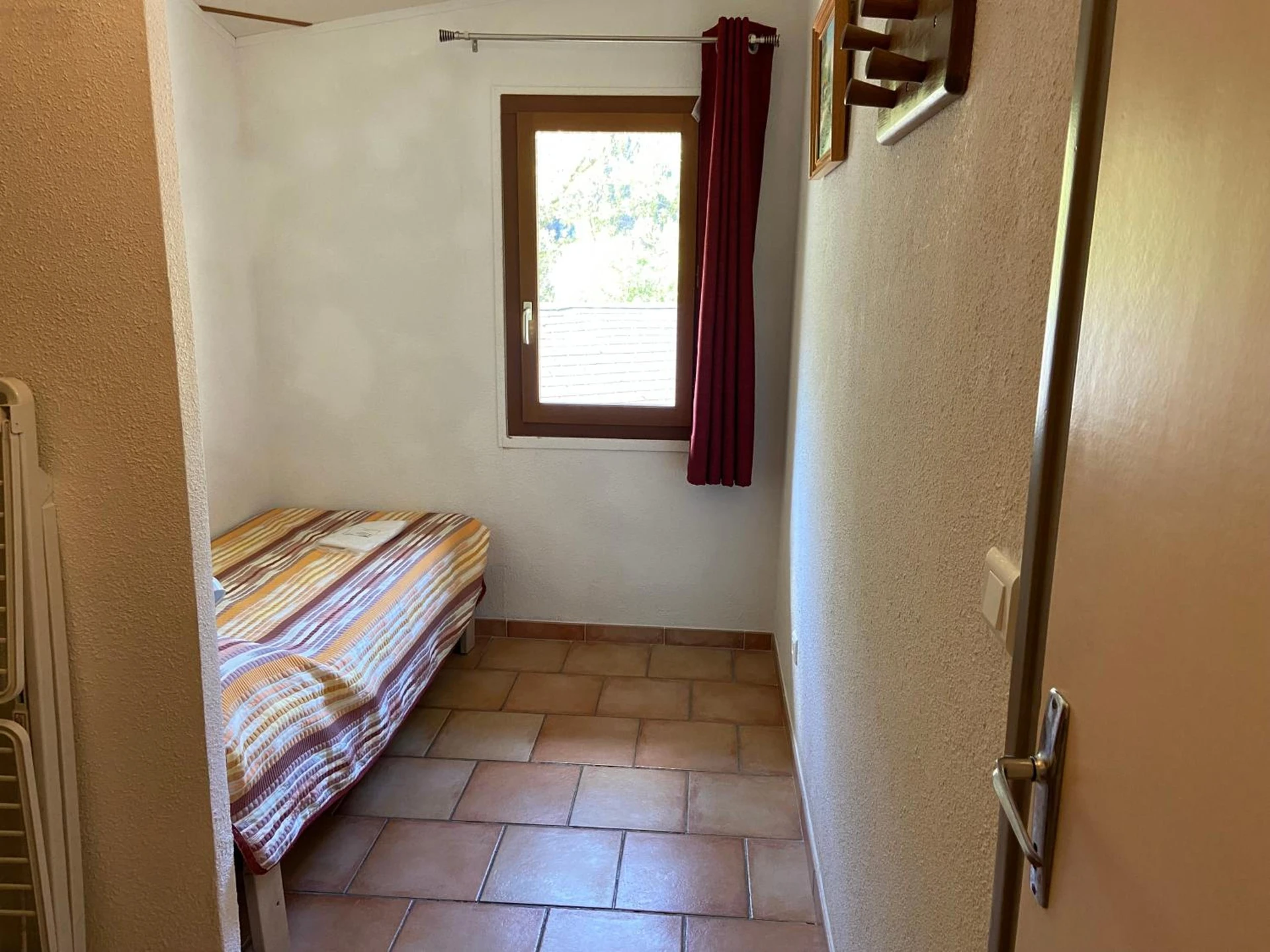 Chambre disponible pour un séminaire d'entreprise à village vacances du camboussel - Brassac