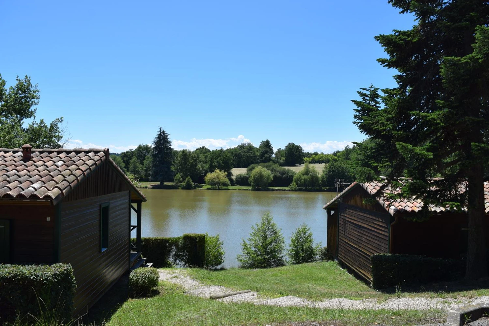Chambre disponible pour un séminaire d'entreprise à Camping - Village Vacances du Lac - Boulogne-sur-Gesse